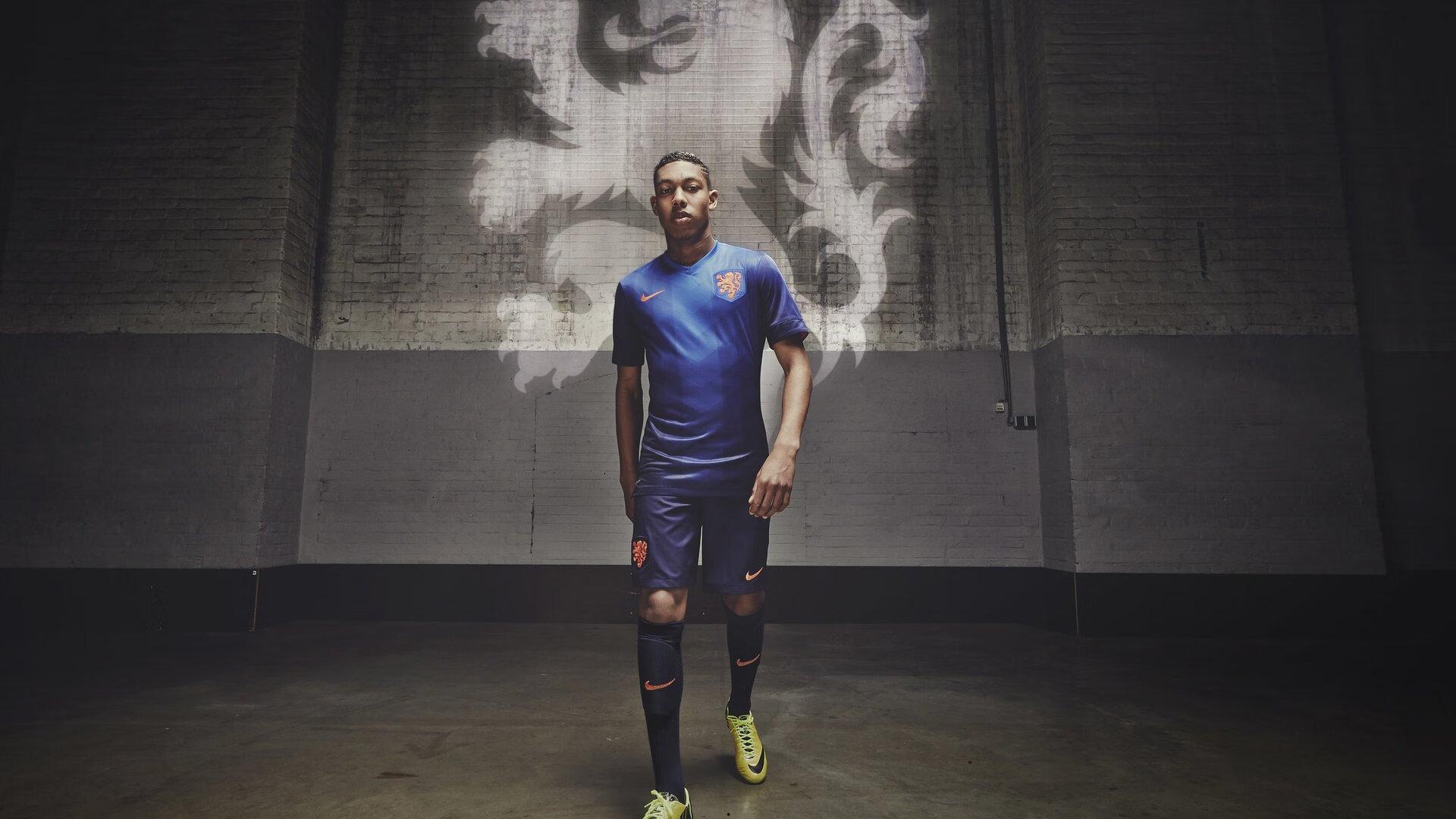 瓶盖挑战席卷全球 猛龙夺冠效应惊人 甄子丹身着冠军T恤引爆社交媒体