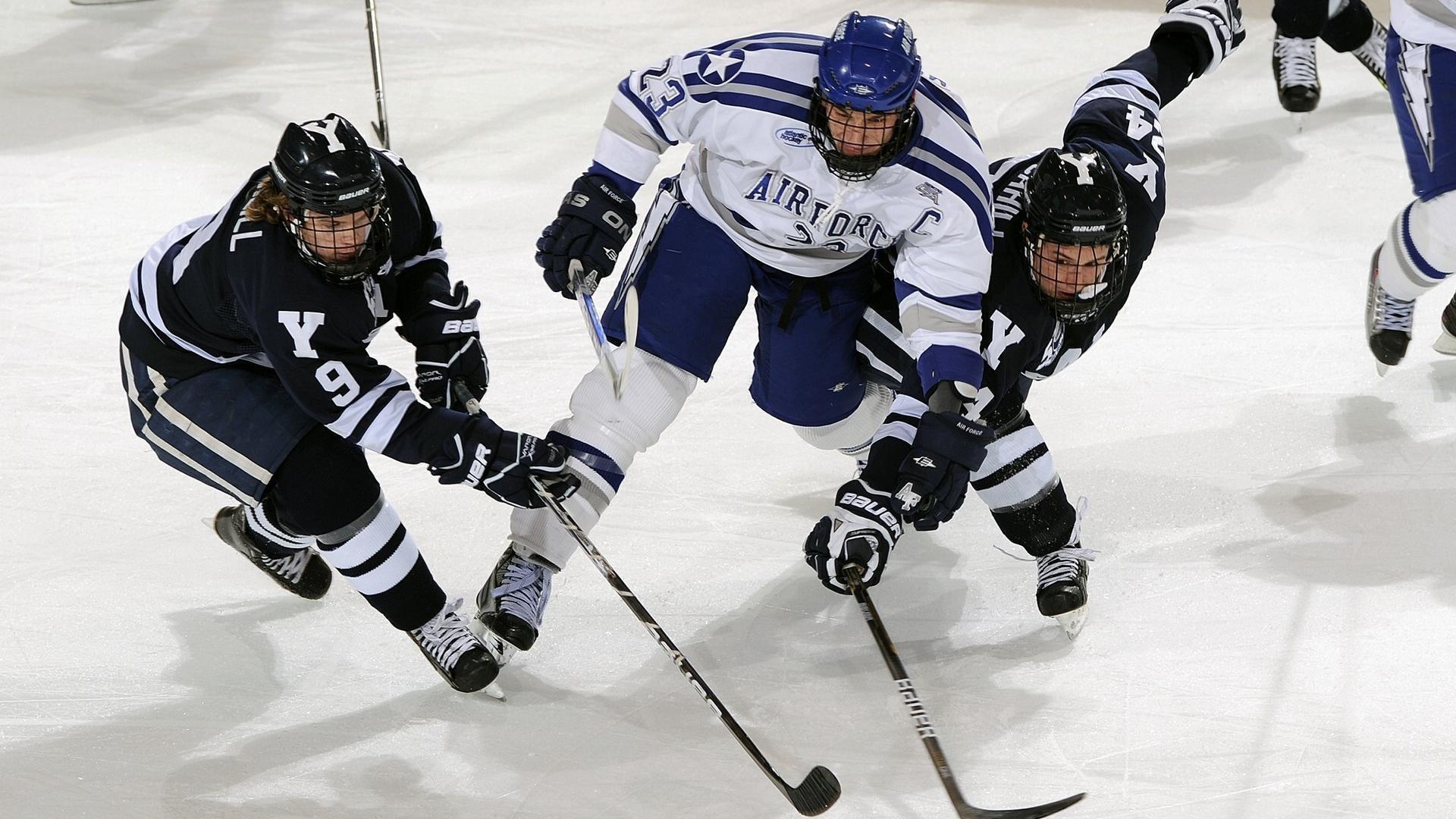比利奇点将评新锐，晋鹏翔成长需交学费 张玉宁领袖气质赢得袖标